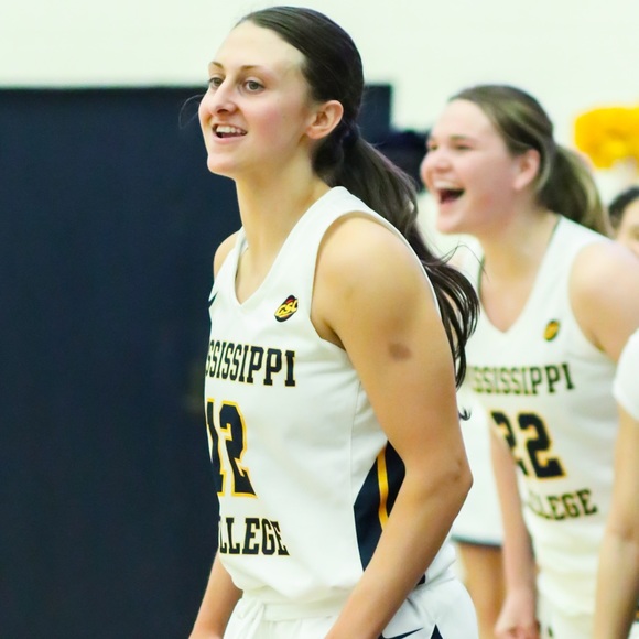 Meet your Posher, Carley - Picture 3 of 5